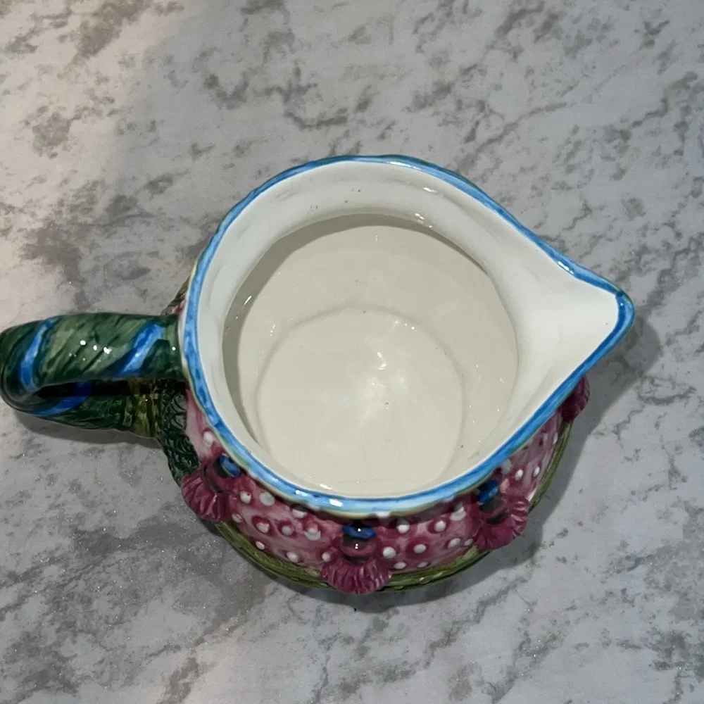 Vintage Young 1997 Covered Sugar and Creamer Set